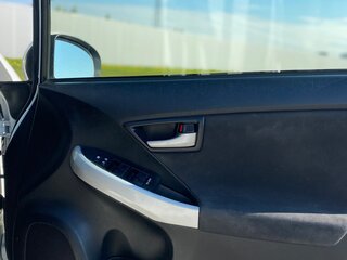 2015 Toyota Prius III Рестайлинг (XW30), белый, 1450000 рублей, вид 3