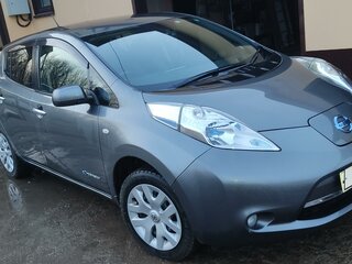 2014 Nissan Leaf I (ZE0/AZE0), серый, 950000 рублей, вид 2