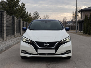 2017 Nissan Leaf II (ZE1), белый, 1600000 рублей, вид 1