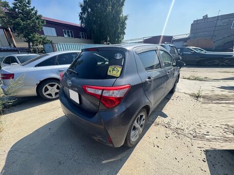2019 Toyota Vitz III (XP130) Рестайлинг 2, серый, 933000 рублей, вид 2