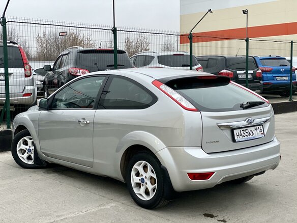 2009 Ford Focus II Рестайлинг, серебристый - вид 2
