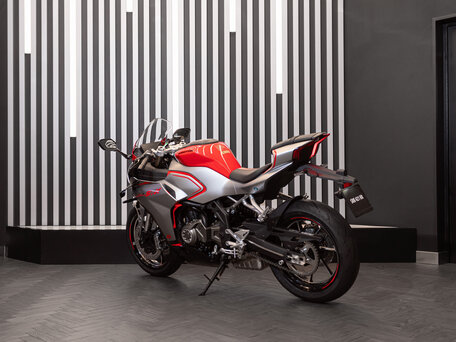 2026 QJMotor SRK 421 RR, красный, 629000 рублей, вид 5