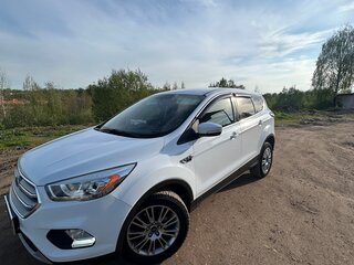 2017 Ford Kuga II Рестайлинг, белый, 1750000 рублей, вид 2