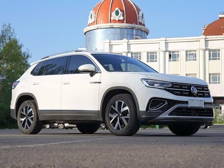 2023 Volkswagen Tayron I Рестайлинг, белый, 2410000 рублей, вид 3