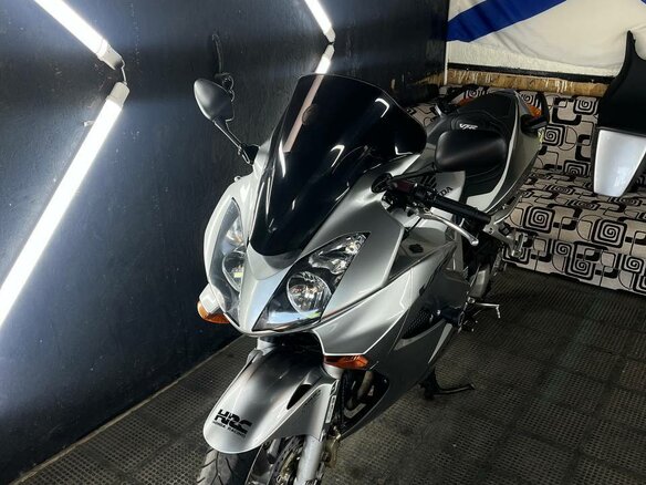 2005 Honda VFR 800, серебристый, 520000 рублей - вид 3