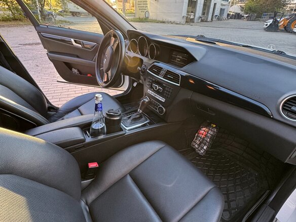 2011 Mercedes-Benz C-Класс 200 III (W204) Рестайлинг, белый, 1300000 рублей - вид 4
