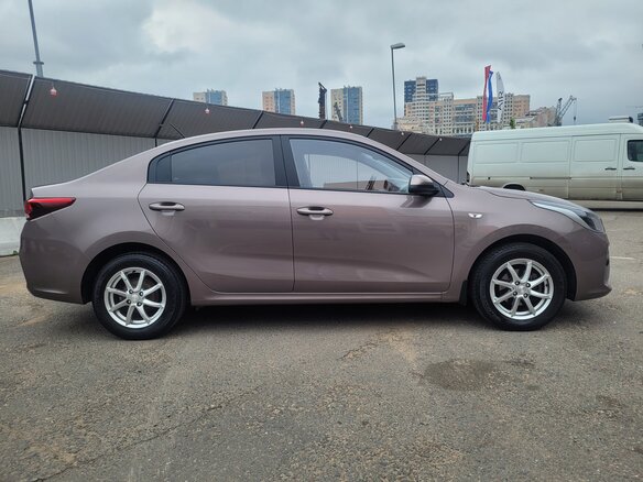 2020 Kia Rio IV, коричневый, 1430000 рублей - вид 8
