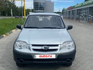 2014 Chevrolet Niva I Рестайлинг, серебристый, 545000 рублей, вид 2