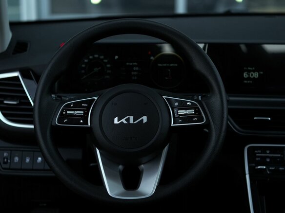 2026 Kia Seltos I Рестайлинг, белый - вид 32