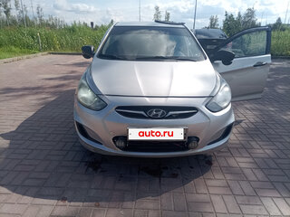 2012 Hyundai Solaris I, серебристый, 690000 рублей, вид 2