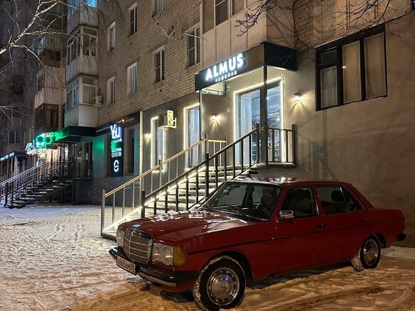 1981 Mercedes-Benz W123 200 4-speed, красный - вид 12