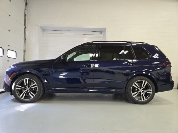2026 BMW X7 40i I (G07) Рестайлинг, синий, 18008400 рублей - вид 3