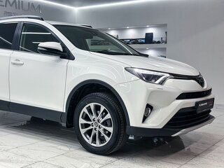 2015 Toyota RAV4 IV (XA40) Рестайлинг, белый, 2370000 рублей, вид 3
