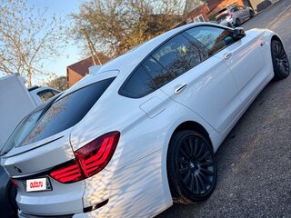 2011 BMW 5 серии Gran Turismo 530d xDrive VI (F10/F11/F07), белый, 2500000 рублей, вид 5