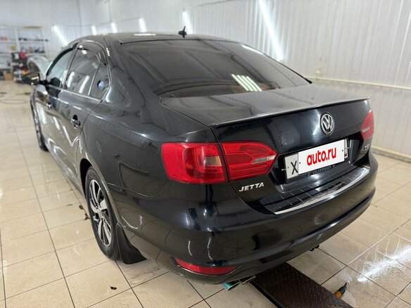 2013 Volkswagen Jetta VI, чёрный, 700000 рублей - вид 2