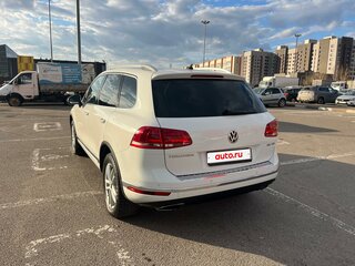 2015 Volkswagen Touareg II Рестайлинг, белый, 2400000 рублей, вид 5