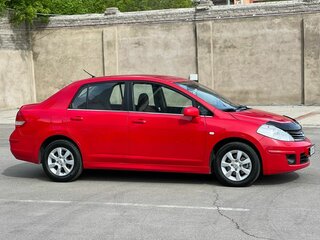2010 Nissan Tiida I Рестайлинг, красный, 850000 рублей, вид 3