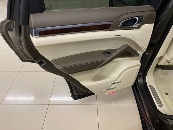 2012 Porsche Cayenne Diesel II (958), коричневый - вид 23