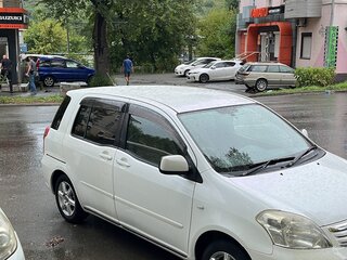 2009 Toyota Raum II, белый, 990000 рублей, вид 2
