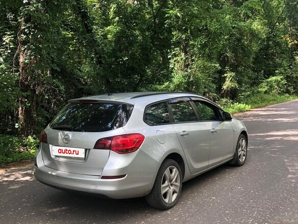 2012 Opel Astra J Рестайлинг, серебристый, 1000000 рублей - вид 2
