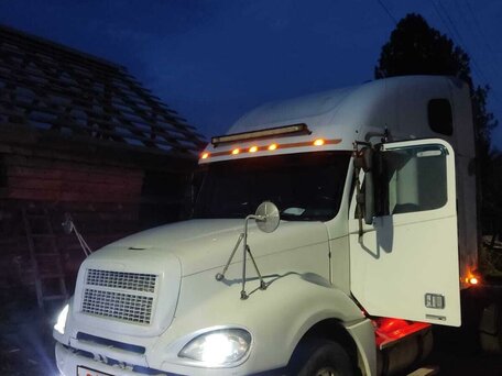 2003 Freightliner Columbia, белый, 2500000 рублей, вид 1