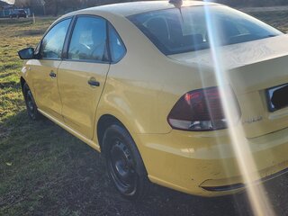 2019 Volkswagen Polo V Рестайлинг, жёлтый, 550000 рублей, вид 5