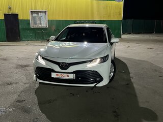 2019 Toyota Camry VIII (XV70), белый, 2850000 рублей, вид 2