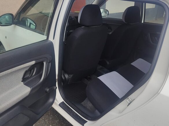 2012 Skoda Fabia II Рестайлинг, белый, 475000 рублей - вид 8