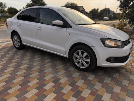 2013 Volkswagen Polo V, белый, 560000 рублей, вид 3