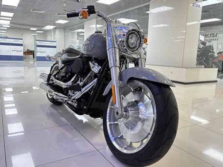 2024 Harley-Davidson Fat Boy, серый, 2550000 рублей, вид 3
