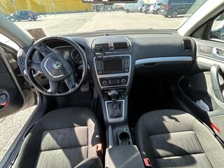2011 Skoda Octavia DSG7 II (A5) Рестайлинг, серый, 780000 рублей, вид 4