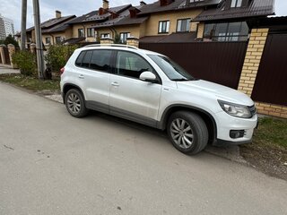 2016 Volkswagen Tiguan I Рестайлинг, белый, 1700000 рублей, вид 4