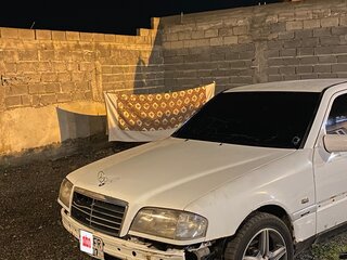 1995 Mercedes-Benz C-Класс 200 I (W202), белый, 345000 рублей, вид 2