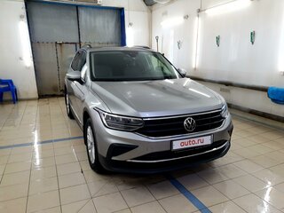 2020 Volkswagen Tiguan II Рестайлинг, серебристый, 5000000 рублей, вид 2