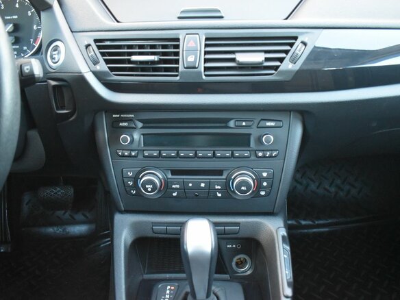 2011 BMW X1 18i I (E84), коричневый - вид 14