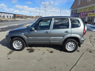 2017 Chevrolet Niva I Рестайлинг, серый, 660000 рублей, вид 4