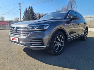 2019 Volkswagen Touareg III, серый, 5700000 рублей, вид 1
