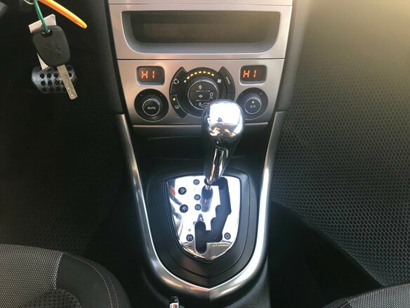 2011 Peugeot 308 I Рестайлинг, красный - вид 13