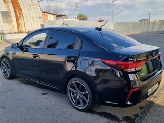 2018 Kia Rio IV, чёрный, 1250000 рублей, вид 3