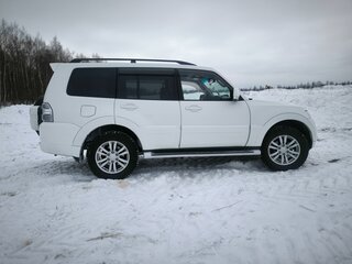 2011 Mitsubishi Pajero IV Рестайлинг 1, белый, 2150000 рублей, вид 5