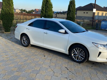 2015 Toyota Camry VII (XV50) Рестайлинг, белый, 2650000 рублей, вид 5