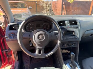 2013 Volkswagen Polo V, пурпурный, 1180000 рублей, вид 4