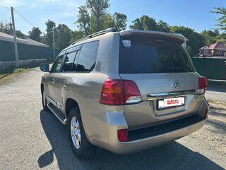 2013 Toyota Land Cruiser 200 Series Рестайлинг 1, золотистый, 3900000 рублей, вид 4