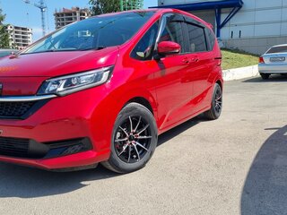 2021 Honda Freed II Рестайлинг, красный, 2150000 рублей, вид 2