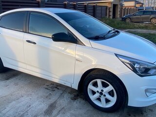 2016 Hyundai Solaris I Рестайлинг, белый, 950000 рублей, вид 3