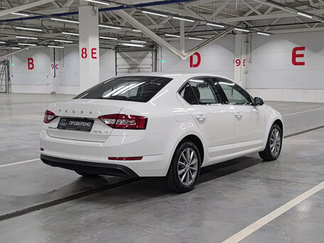 2022 Skoda Octavia III (A7) Рестайлинг, белый, 1995000 рублей, вид 5