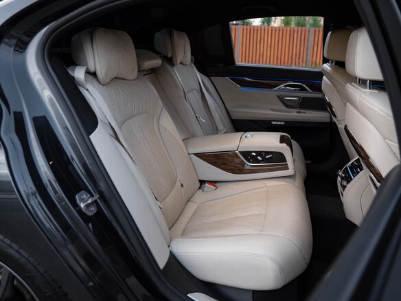 2016 BMW 7 серии 740d xDrive VI (G11/G12), серый, 4500000 рублей - вид 38