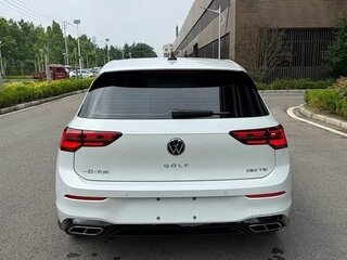 2023 Volkswagen Golf VIII, белый, 1935000 рублей, вид 4