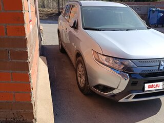 2022 Mitsubishi Outlander III Рестайлинг 3, серебристый, 2760000 рублей, вид 2