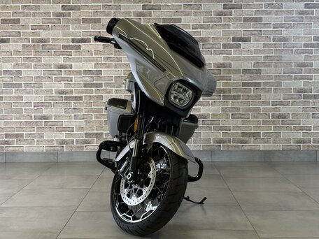 2023 Harley-Davidson CVO Street Glide, серебристый, 3850000 рублей, вид 3